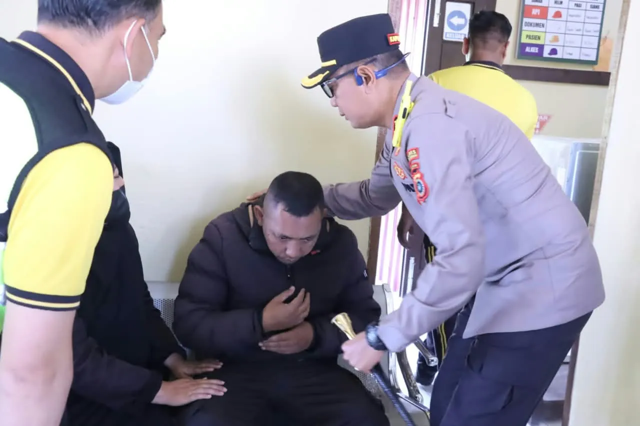 Peduli Anggota, Kapolres Bener Meriah Jenguk Personel yang Sakit