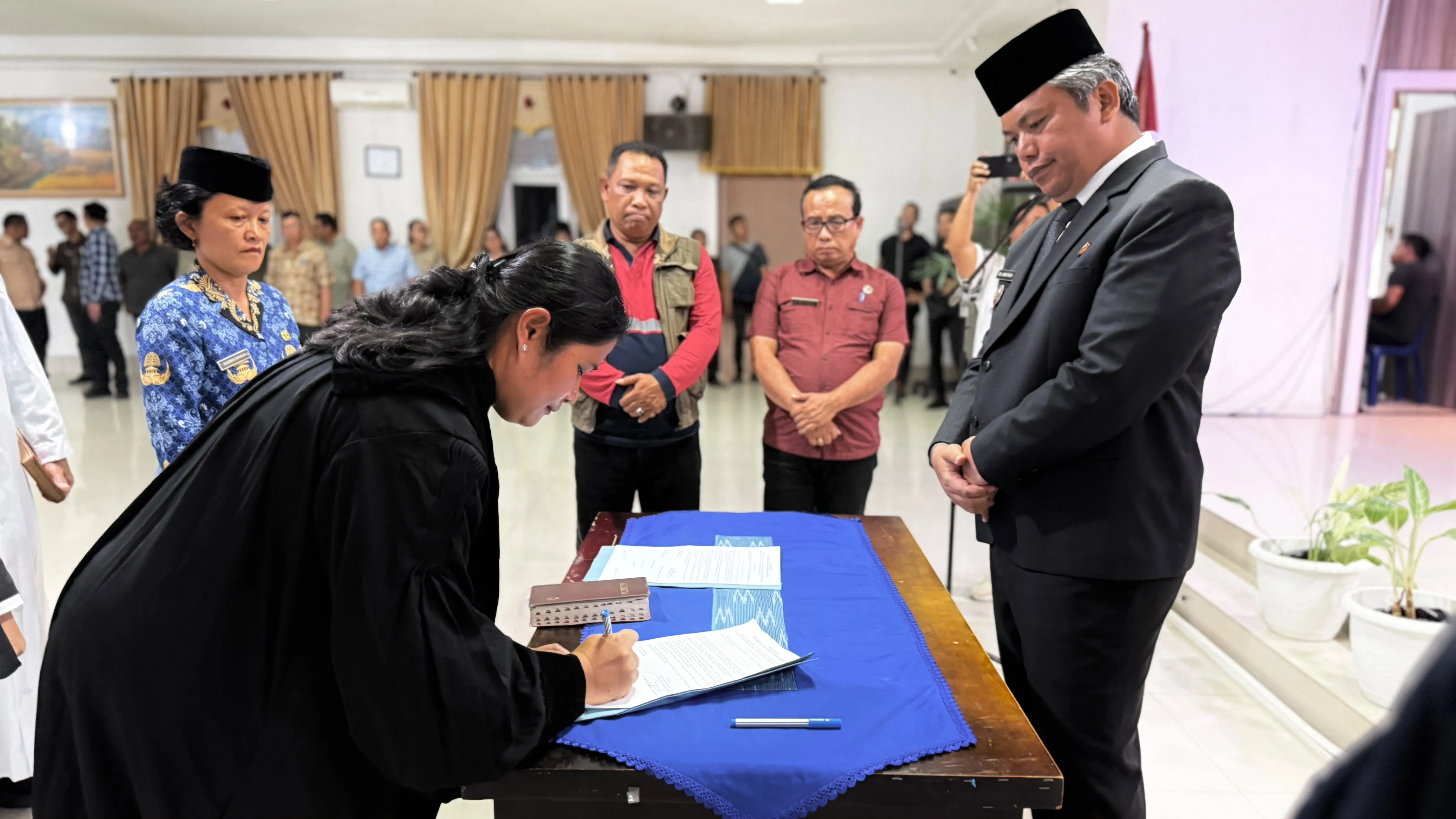 Wabup Taput Lantik 12 Pejabat, Tekankan Integritas dan Peningkatan Pelayanan
