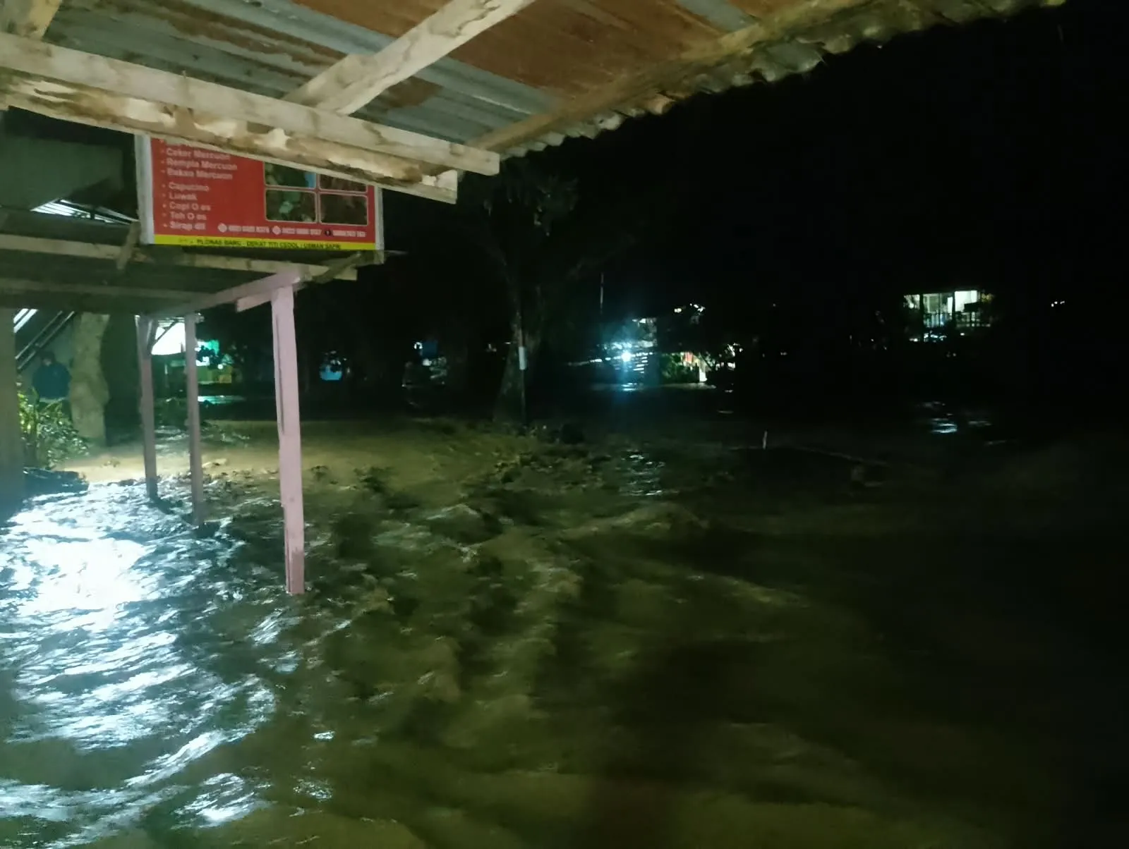 Hujan Deras, Sungai Kali Bulan Meluap Rendam Rumah Warga