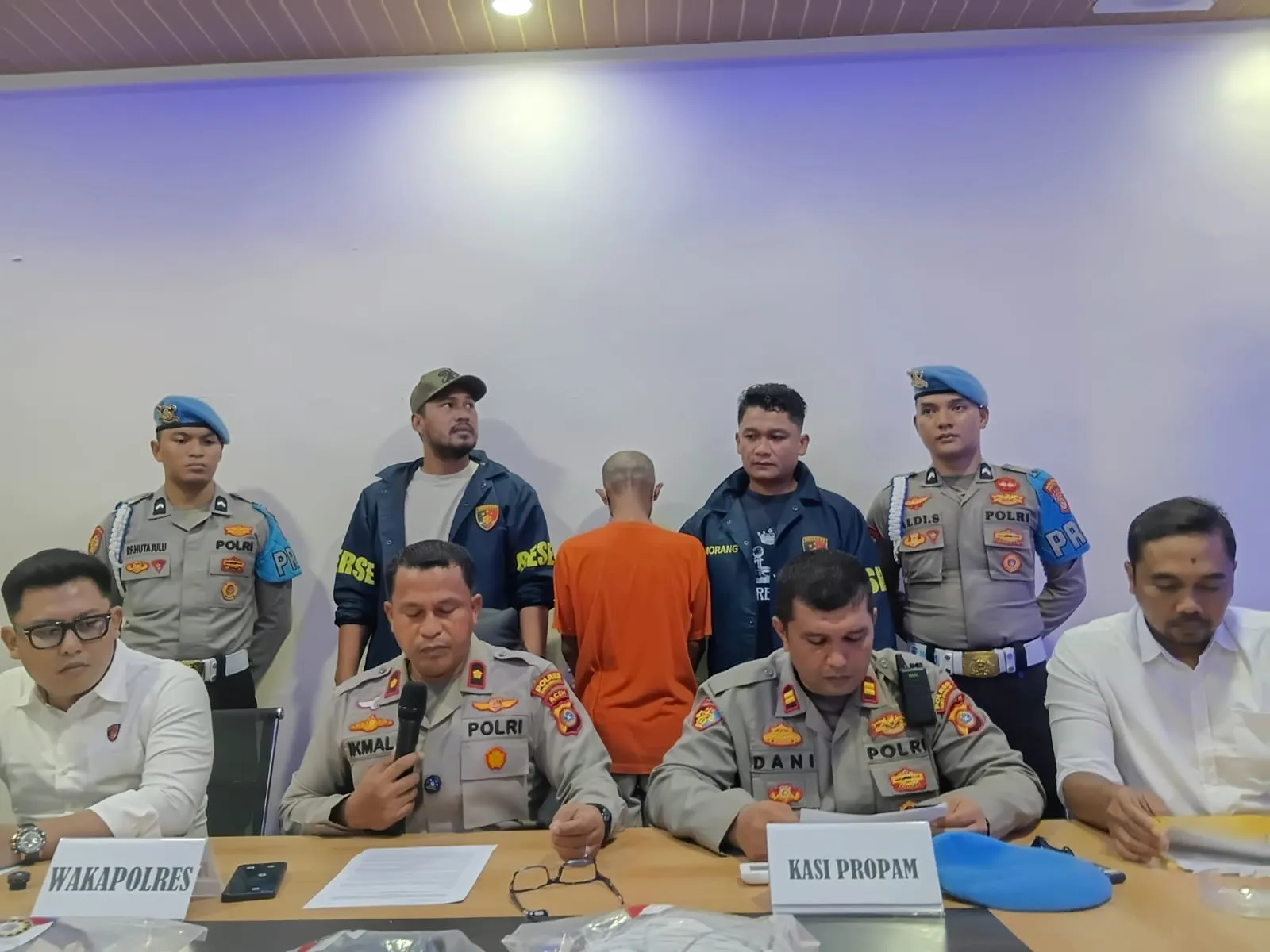 SS Diancam Hukuman 200-240 Bulan Atau Cambuk, Denda Emas Murni 2.000-2400 Gram