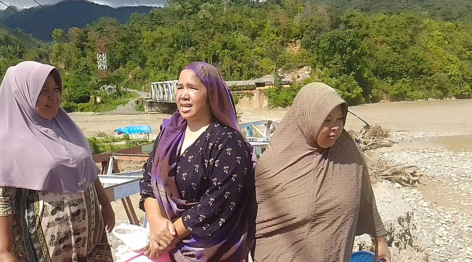 Jembatan Darurat Mbarung Putus, Pelajar Kesulitan Sekolah