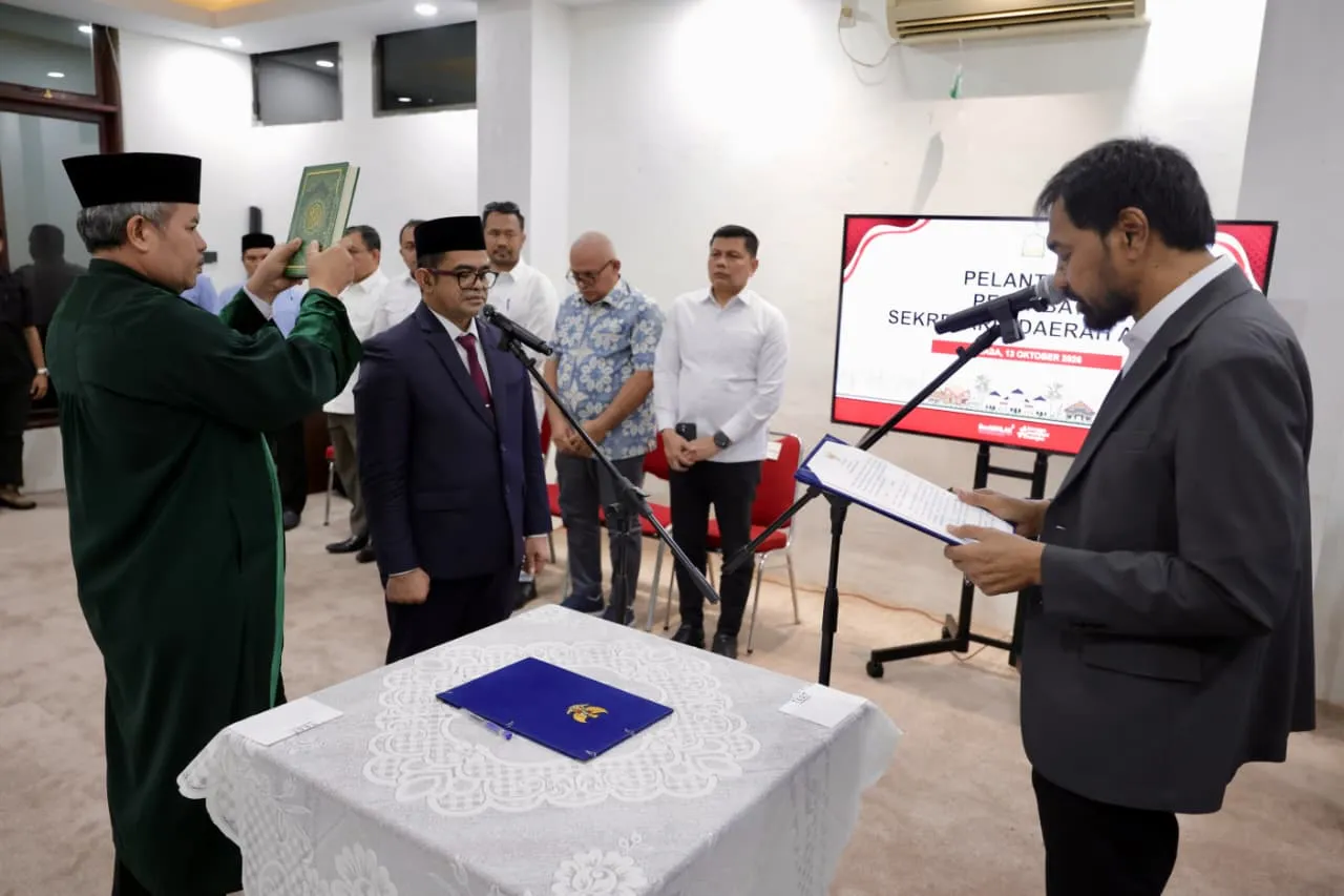 Lantik Taufik sebagai Pj Sekda Aceh, Mualem: Perkuat Sinergi