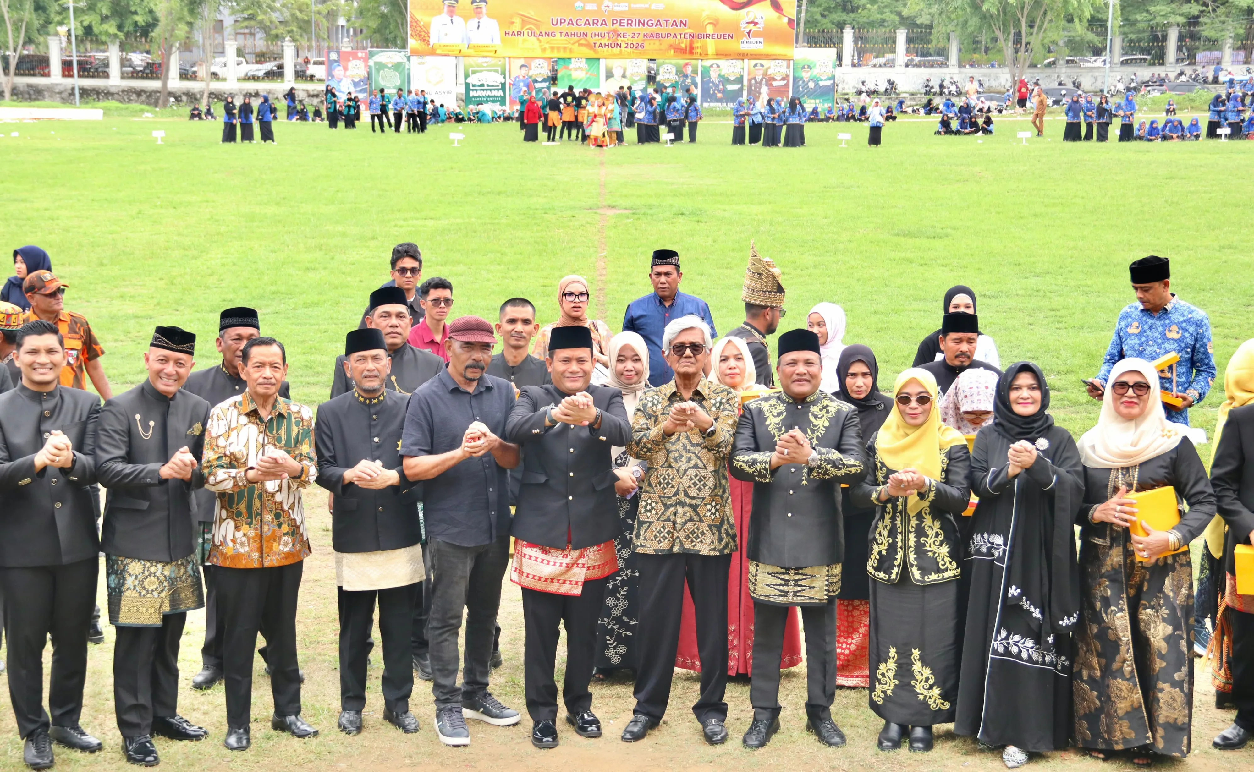 Usai Upacara HUT ke-27 Bireuen, Bupati Serahkan Penghargaan dan Ajak Bersatu Bangun Daerah