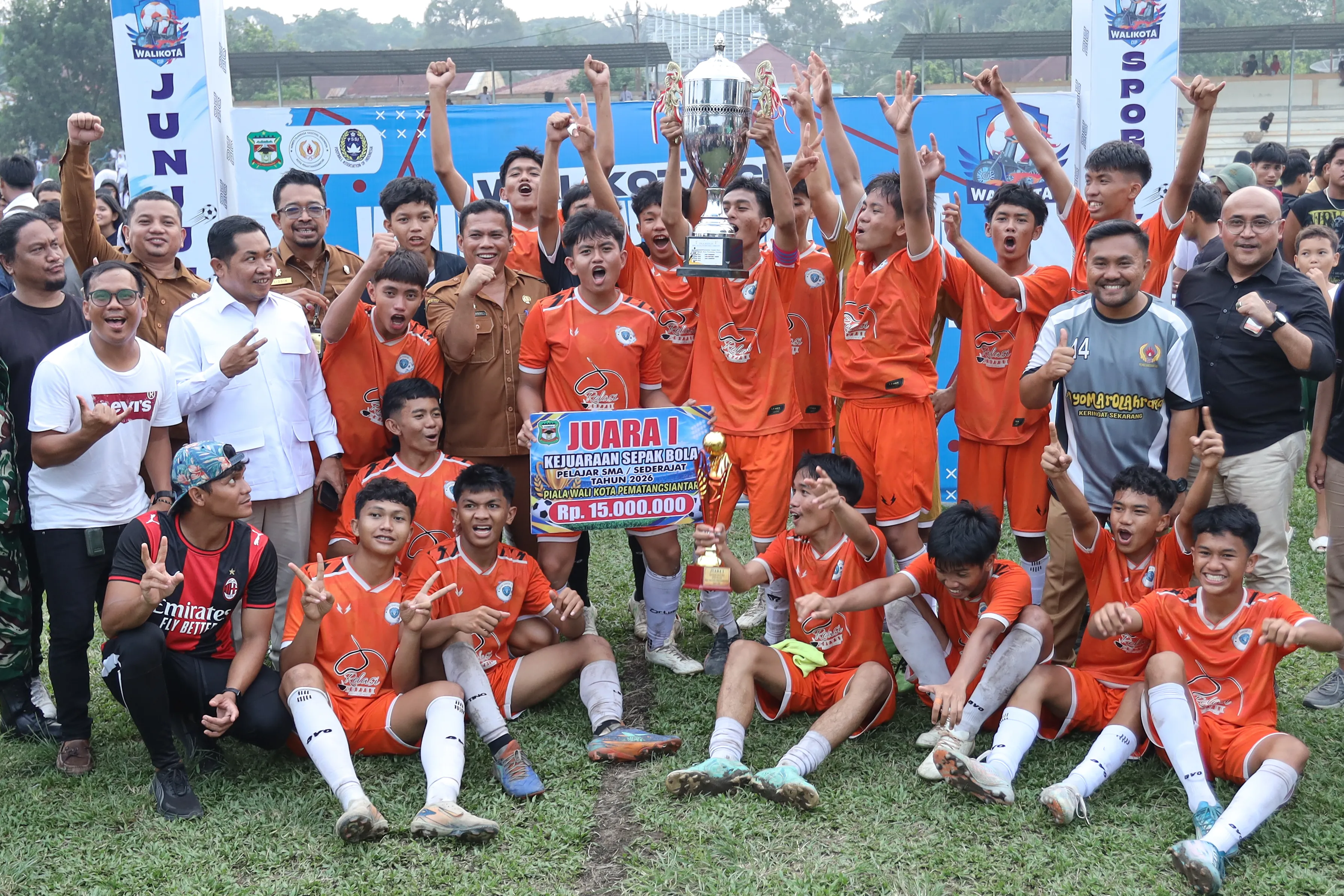 Tim Sepak Bola SMA Negeri 2 Sabet Juara Piala Wali Kota Pematangsiantar
