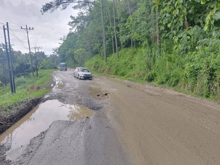 Jalan Nasional Lawe Pakam-Tiga Binanga Rusak Parah, Pengendara Waswas