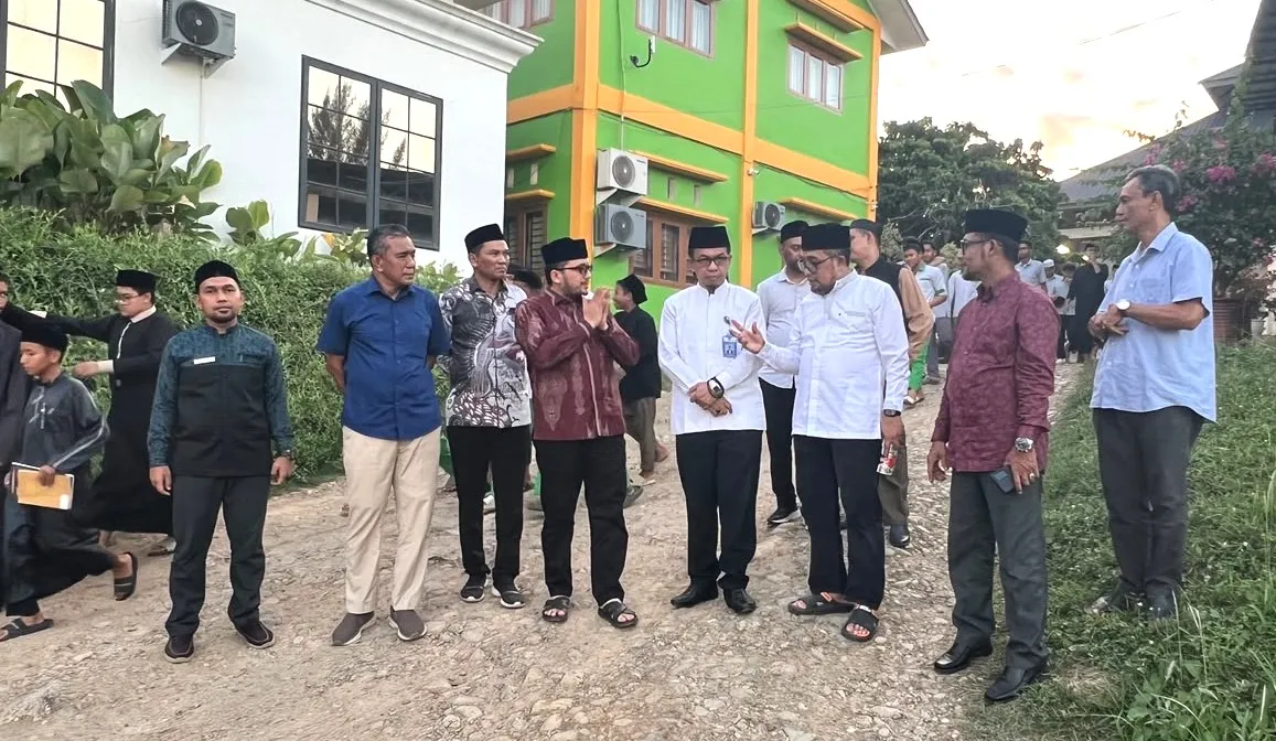 Kunjungi Dayah DQA, Tenaga Ahli Menag RI Ajak Santri Istiqamah Menghafal Al-Qur’an