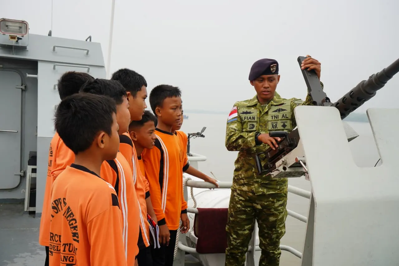 Ratusan Siswa SMP Negeri 02 Percut Seituan Kobarkan Semangat Cinta Laut di Kodaeral I