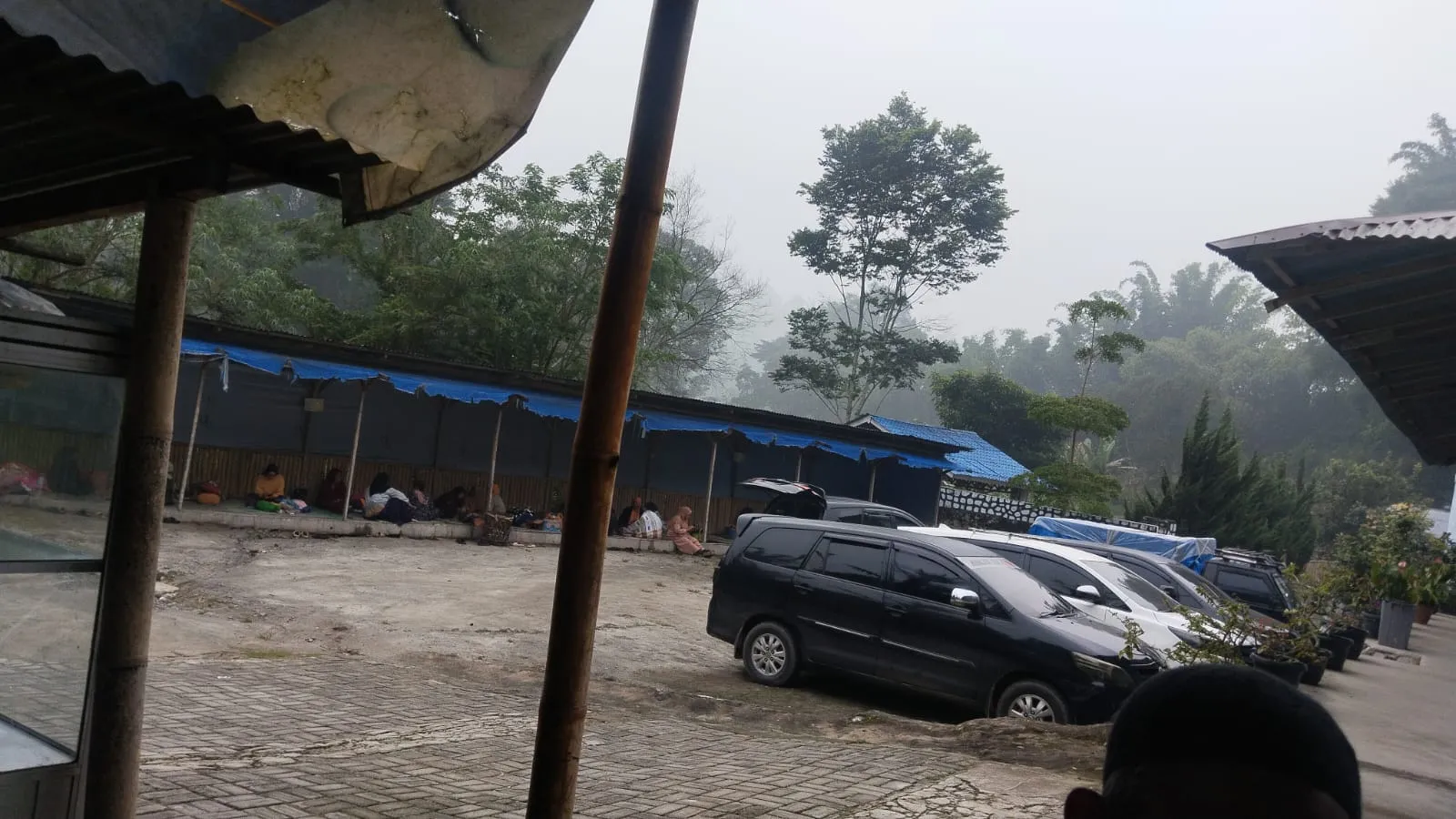 Tempuh Jalan Rusak Demi Sembuh, Ratusan Warga Agara Berobat ke Seberaya