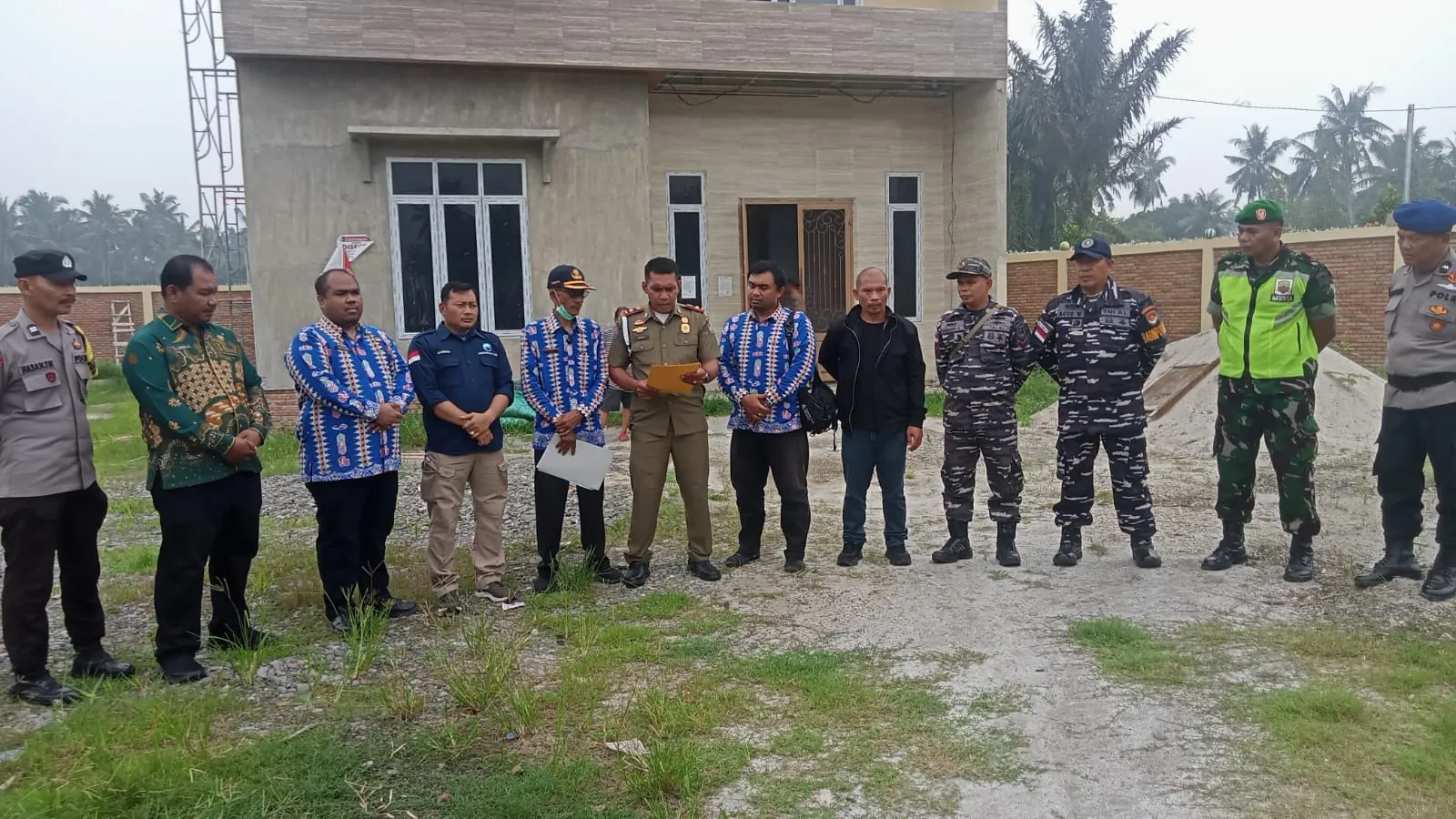 Pagar dan Sebagian Bangunan Dirobohkan Satpol PP Deliserdang, Aling Siap Urus Perizinan
