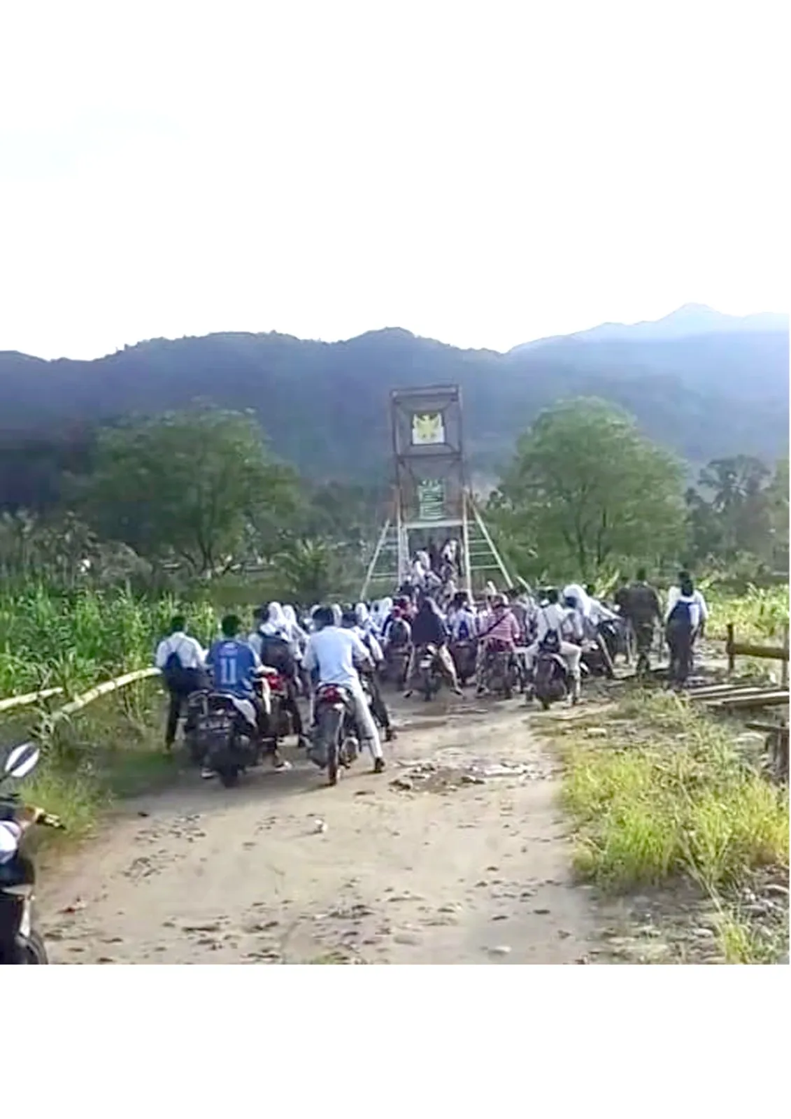 Jembatan Gantung TNI Jadi Pelipur Lara
