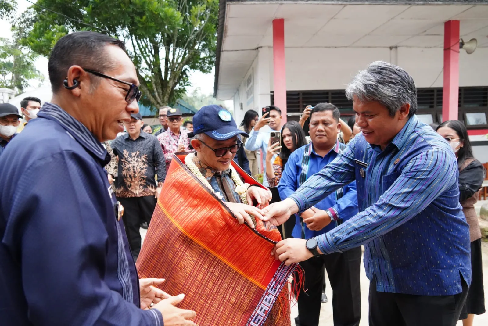 Mendikdasmen Tinjau Sekolah di Taput, Tiga Smartboard Direncanakan untuk SD Lumban Julu