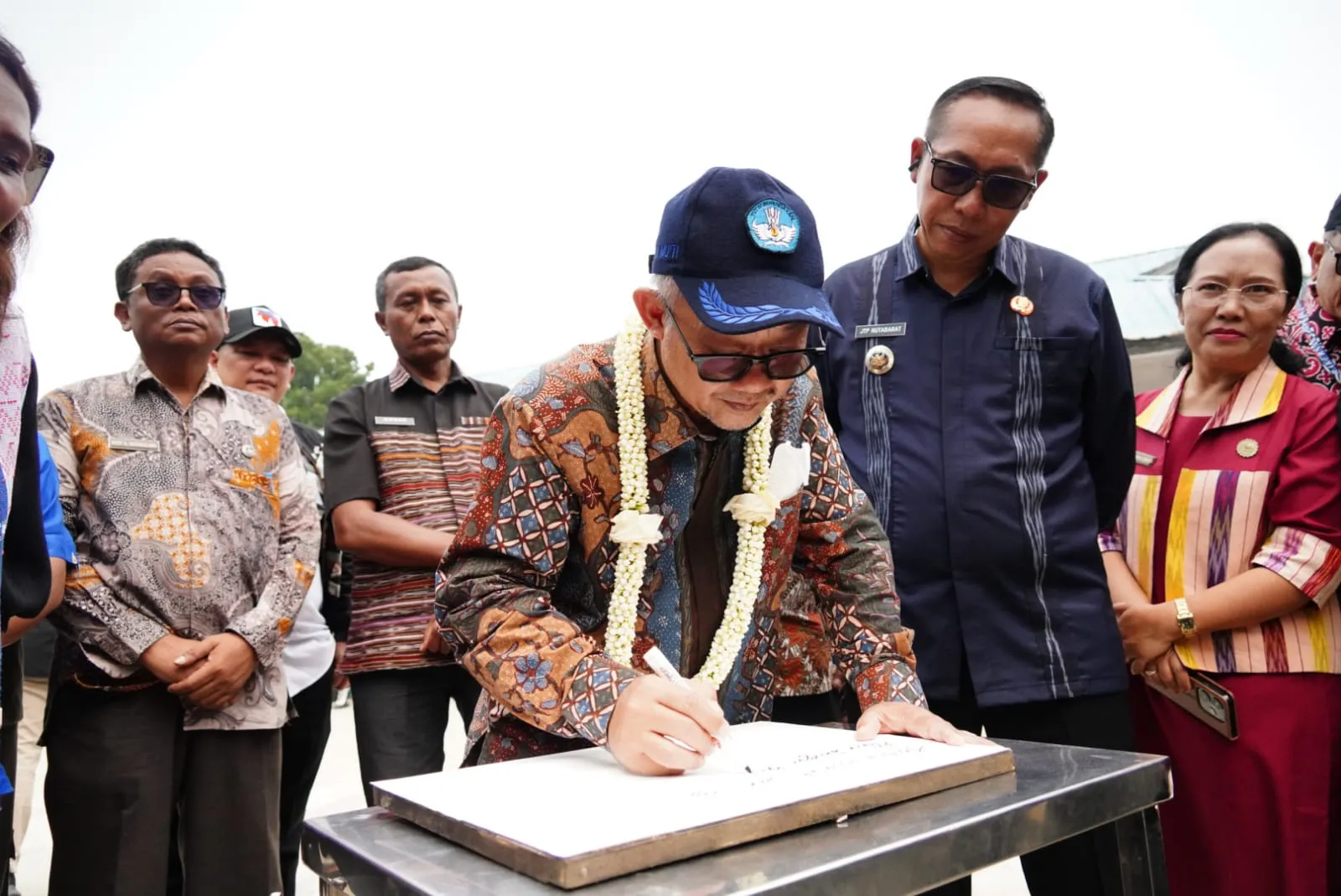 Mendikdasmen Tinjau Sekolah di Taput, Tiga Smartboard Direncanakan untuk SD Lumban Julu