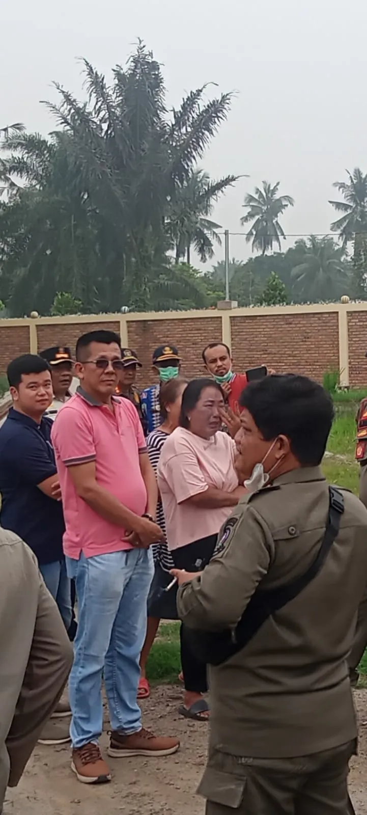 Pagar dan Sebagian Bangunan Dirobohkan Satpol PP Deliserdang, Aling Siap Urus Perizinan