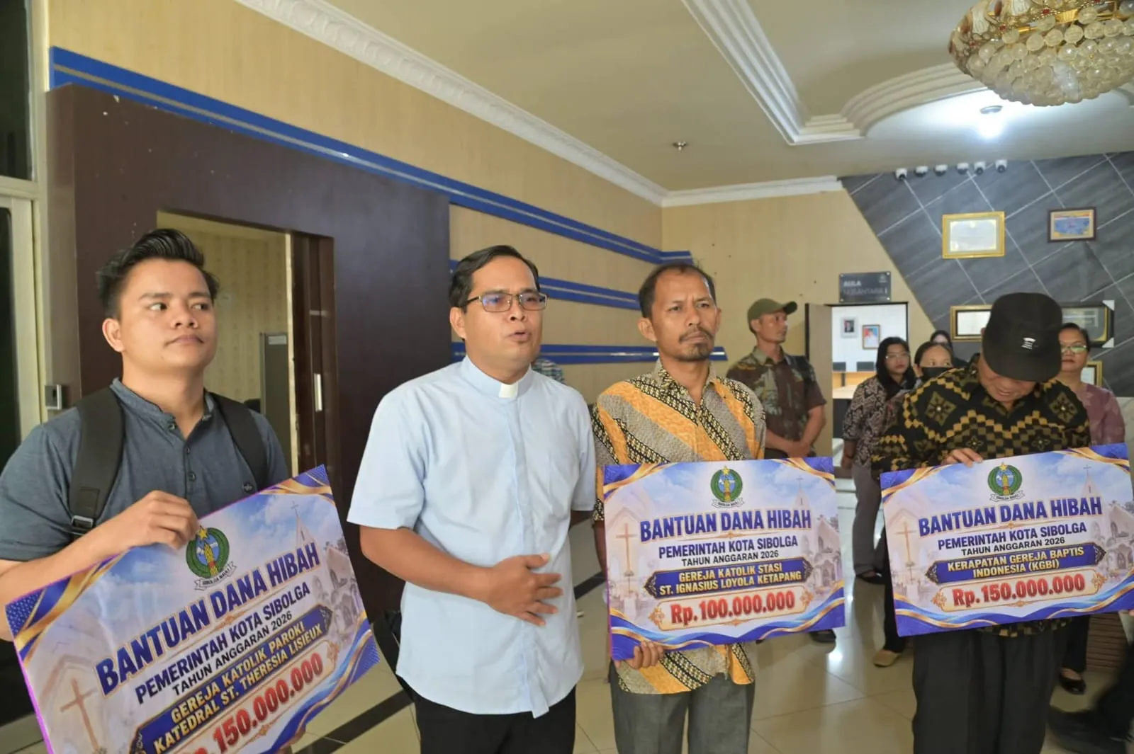 Wali Kota Sibolga Salurkan Hibah Rp900 Juta untuk Empat Rumah Ibadah, Komitmen Dukung Kerukunan Umat Beragama