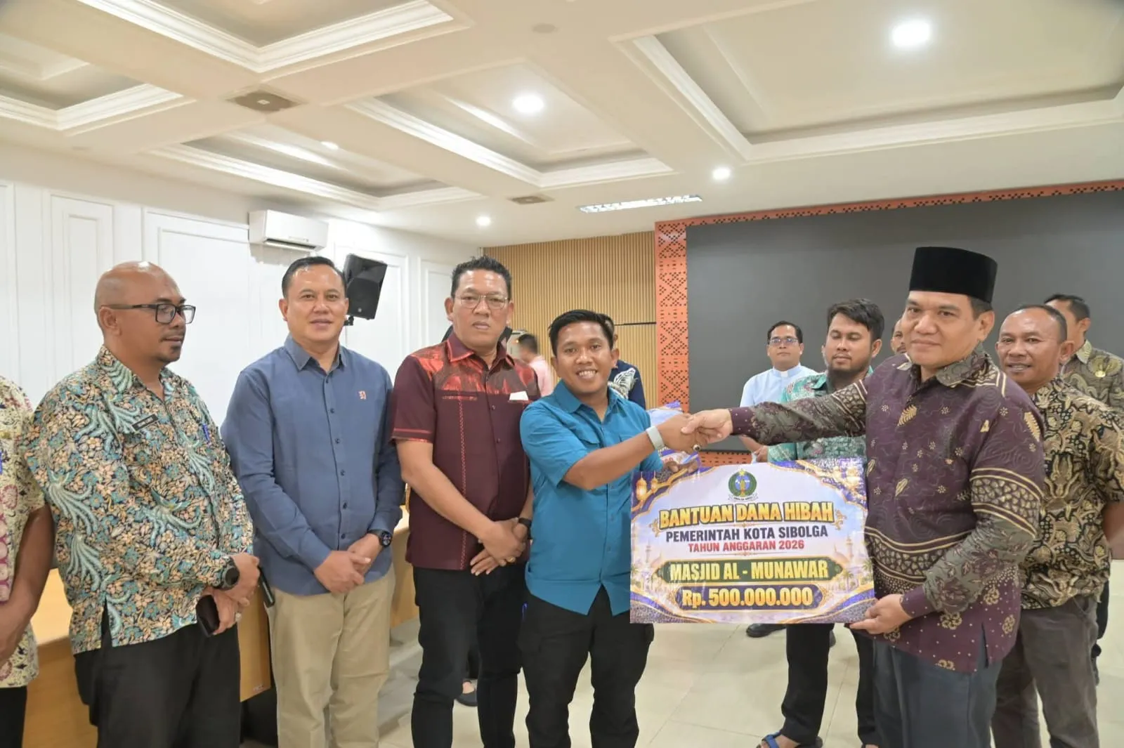 Wali Kota Sibolga Salurkan Hibah Rp900 Juta untuk Empat Rumah Ibadah, Komitmen Dukung Kerukunan Umat Beragama