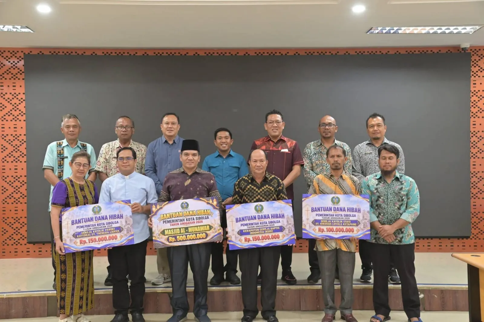 Wali Kota Sibolga Salurkan Hibah Rp900 Juta untuk Empat Rumah Ibadah, Komitmen Dukung Kerukunan Umat Beragama