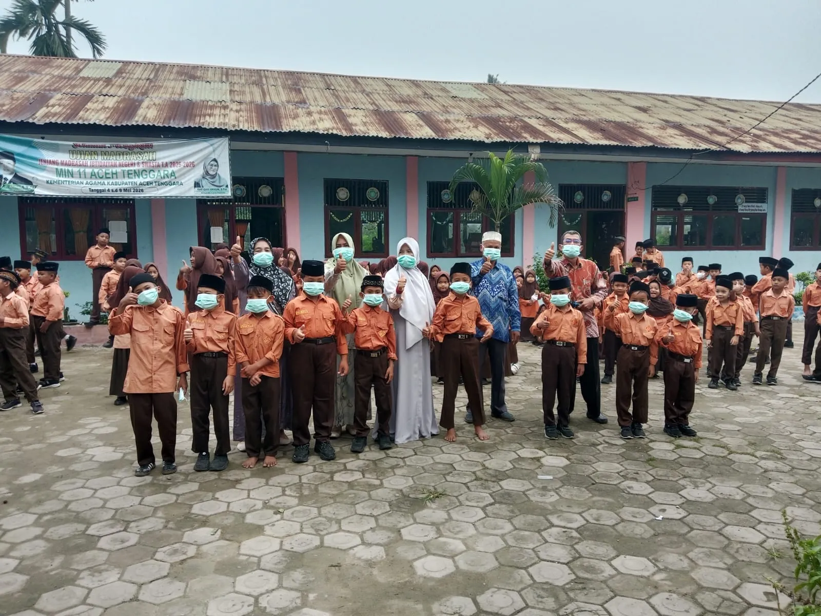 Peduli Kesehatan Siswa, MIN 11 Agara Bagi-bagi Masker