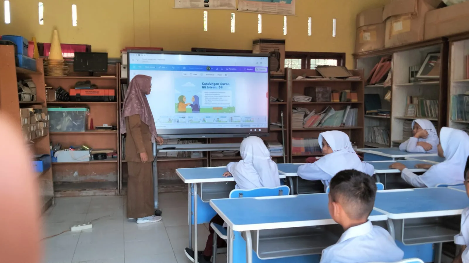 Dari Ruang Kelas ke Era Digital: Langkah Sekolah Menyiapkan Generasi Masa Depan