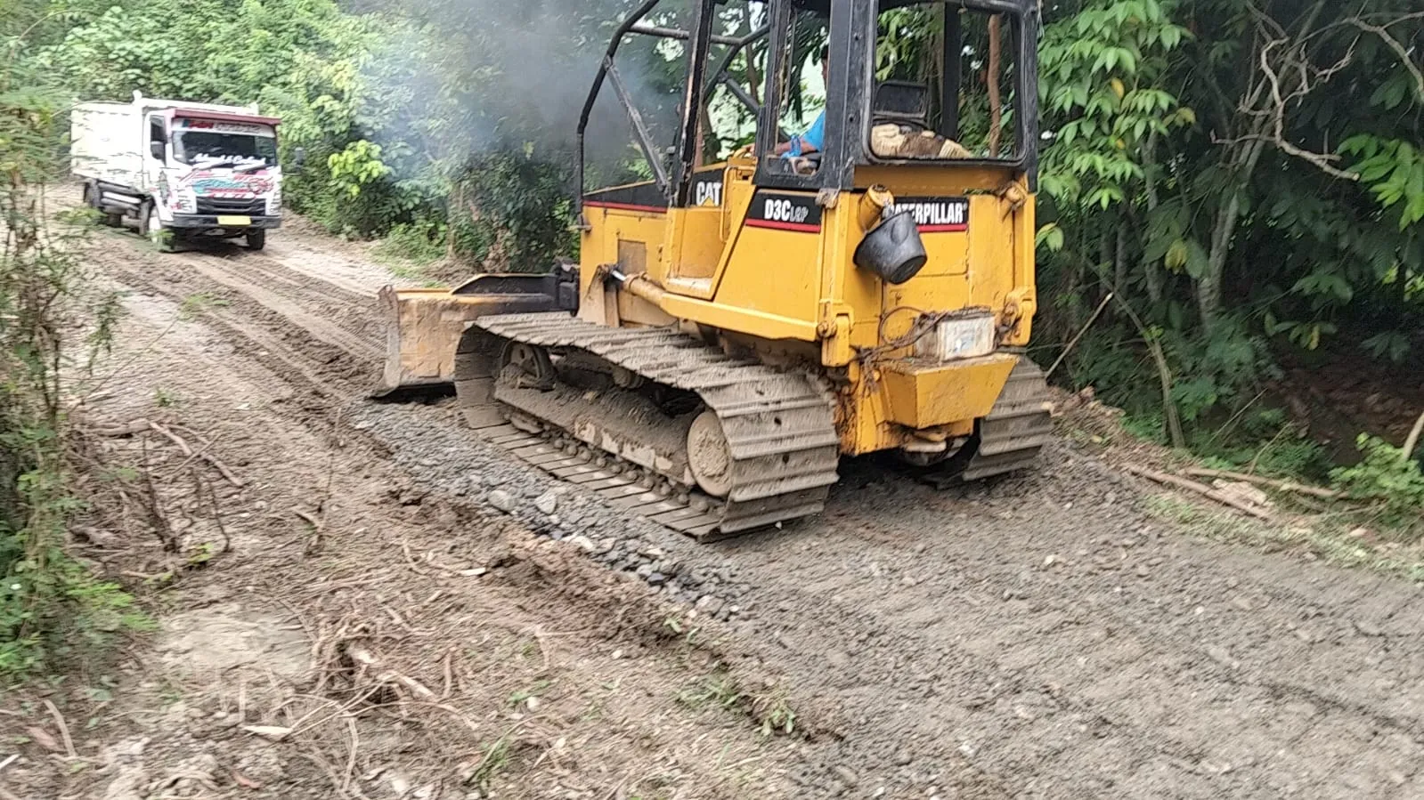 Satgas TMMD dan Warga Kebut Jalan Harapan di Lawe Kulok