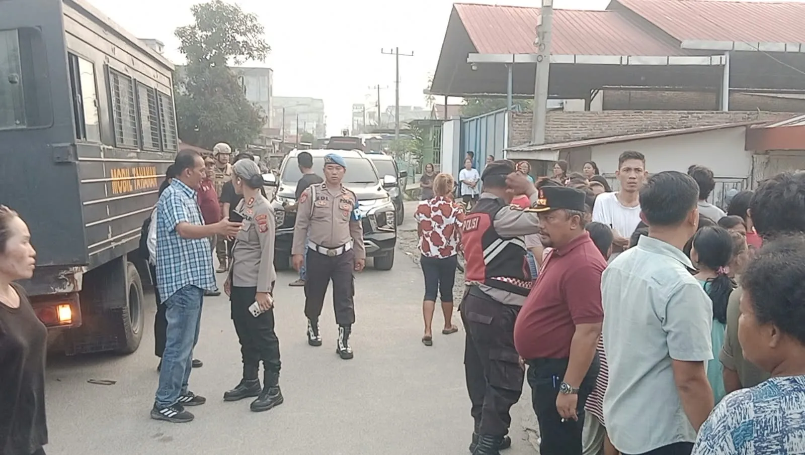 12 Pria Diamankan dalam Gerebek Sarang Narkoba di Kampung Pon Sergai