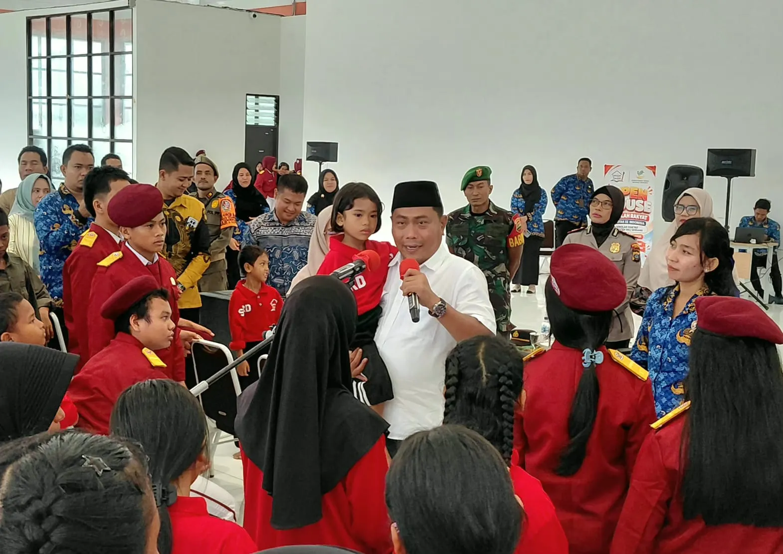 Lom Lom Suwondo Ajak Siswa Sekolah Rakyat Berani Bermimpi