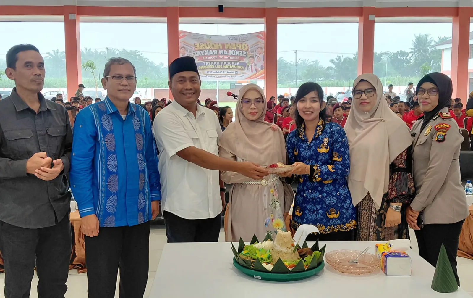 Lom Lom Suwondo Ajak Siswa Sekolah Rakyat Berani Bermimpi