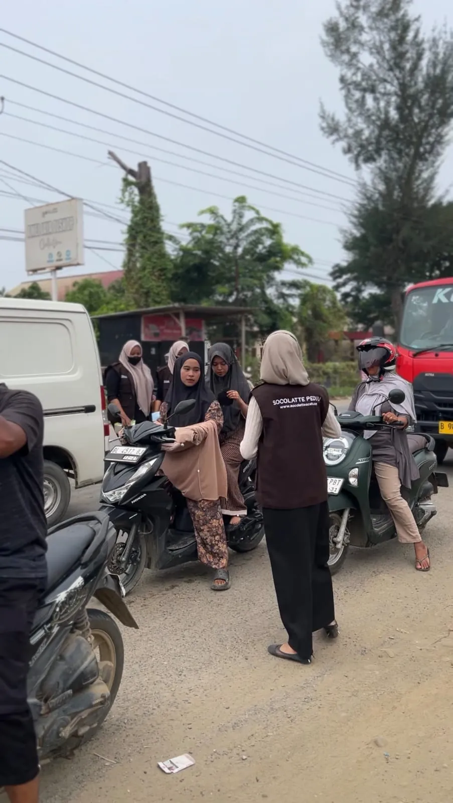 Socolatte Bagikan 500 Masker kepada Warga di Meureudu