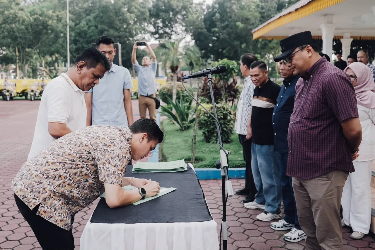 43 Armada Operasional Sampah Disalurkan, Asri Ludin Tambunan Tekankan Pengelolaan Sampah Berkelanjutan