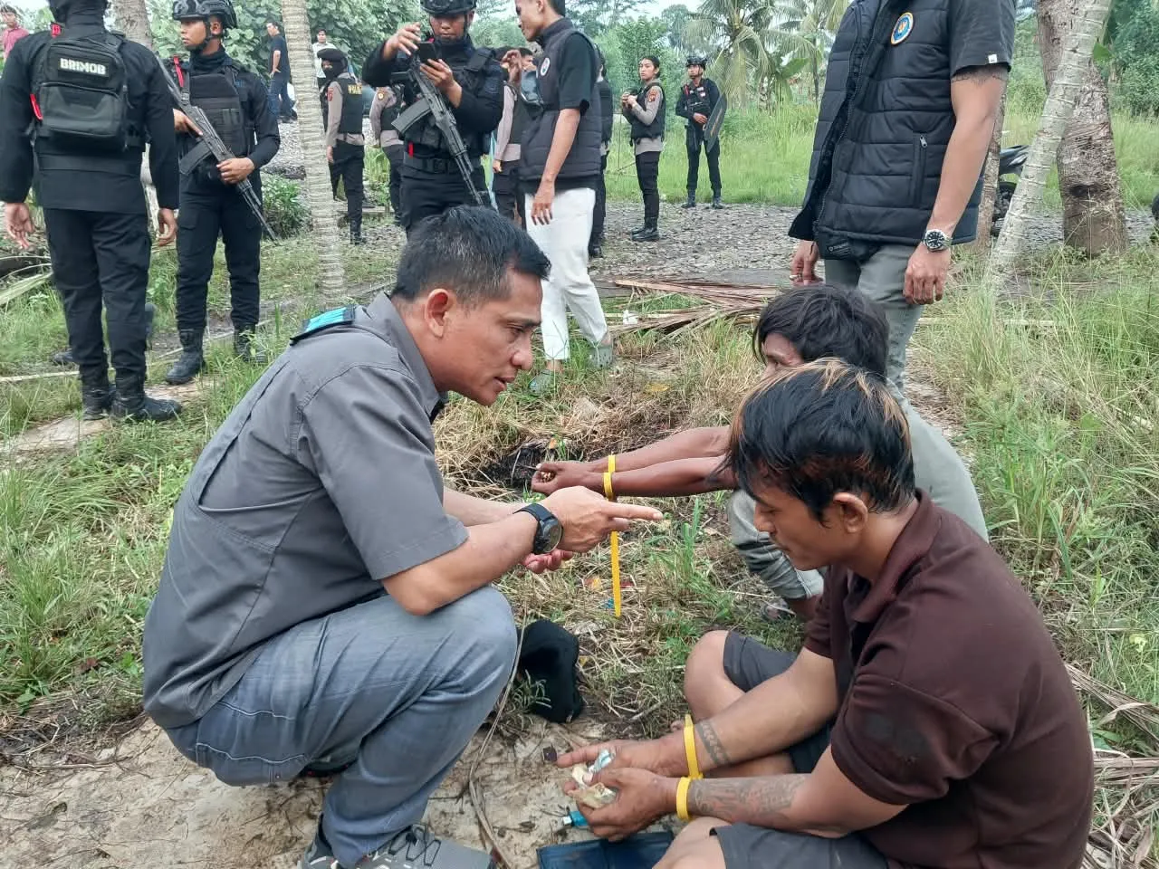 OSN Di Sunggal, BNNP Sumut, Dit Narkoba, Brimob dan Satpol PP Hancurkan Barak Narkoba