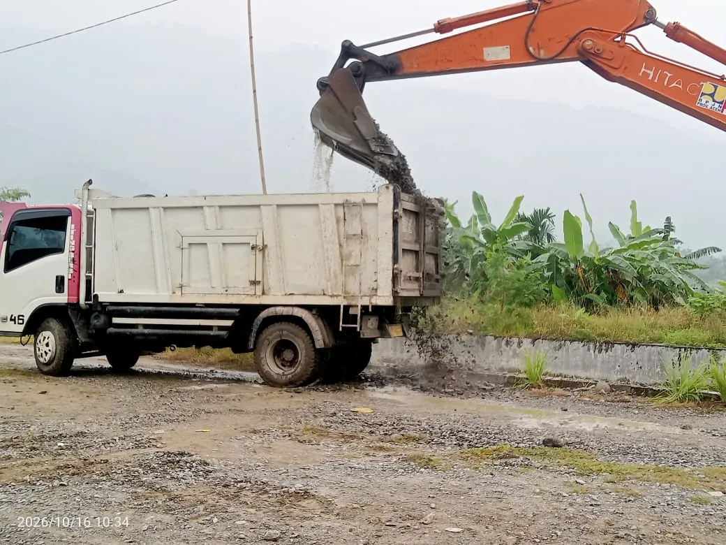 Hari Keempat TMMD ke-130, Jalan Lawe Kulok yang Dulu Becek Kini Mulus