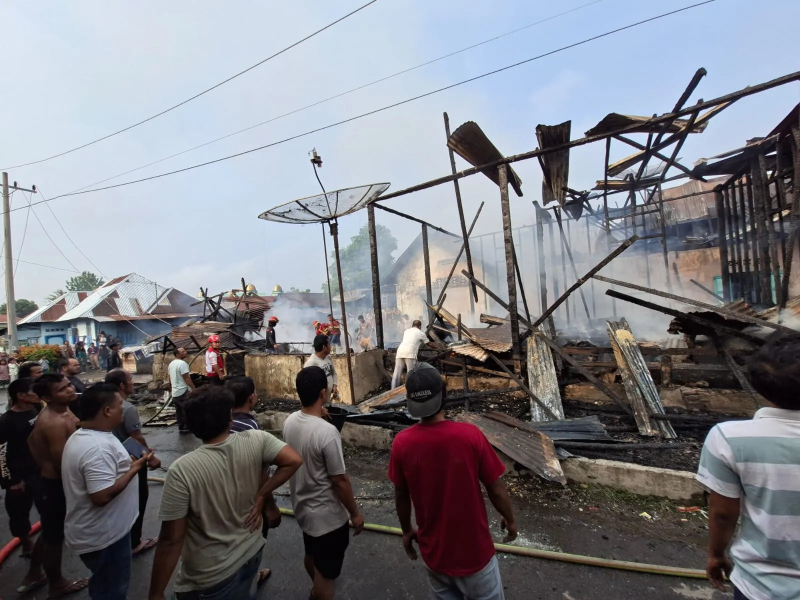 Tiga Rumah di Panyabungan Tonga Terbakar
