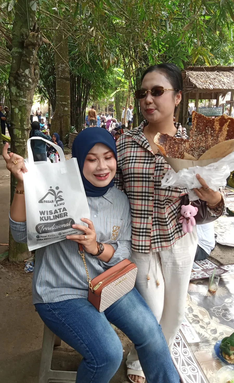 Pengunjung Asal Selangor Malaysia Kagumi Wisata Kuliner Pasar Kamu