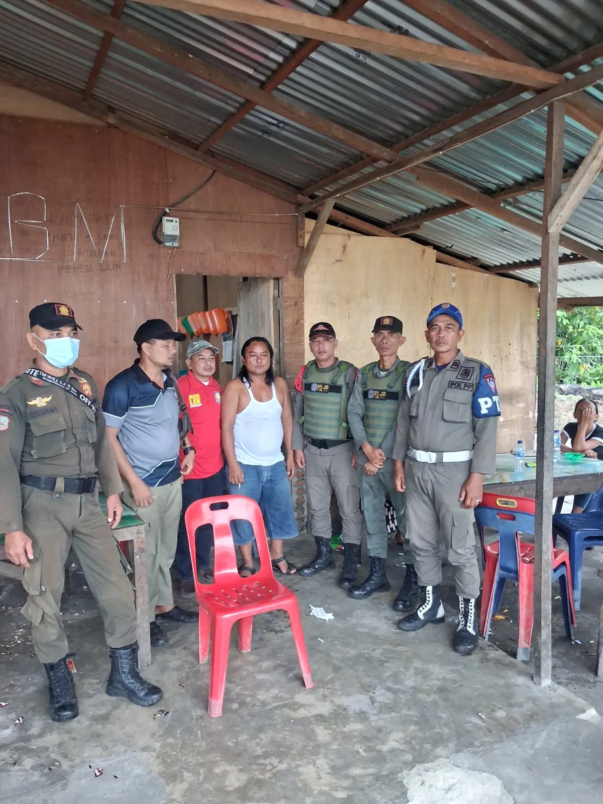 Satpol PP Agara Jaring Puluhan Orang di Lapo Tuak di Kawasan Kecamatan Pokhisen