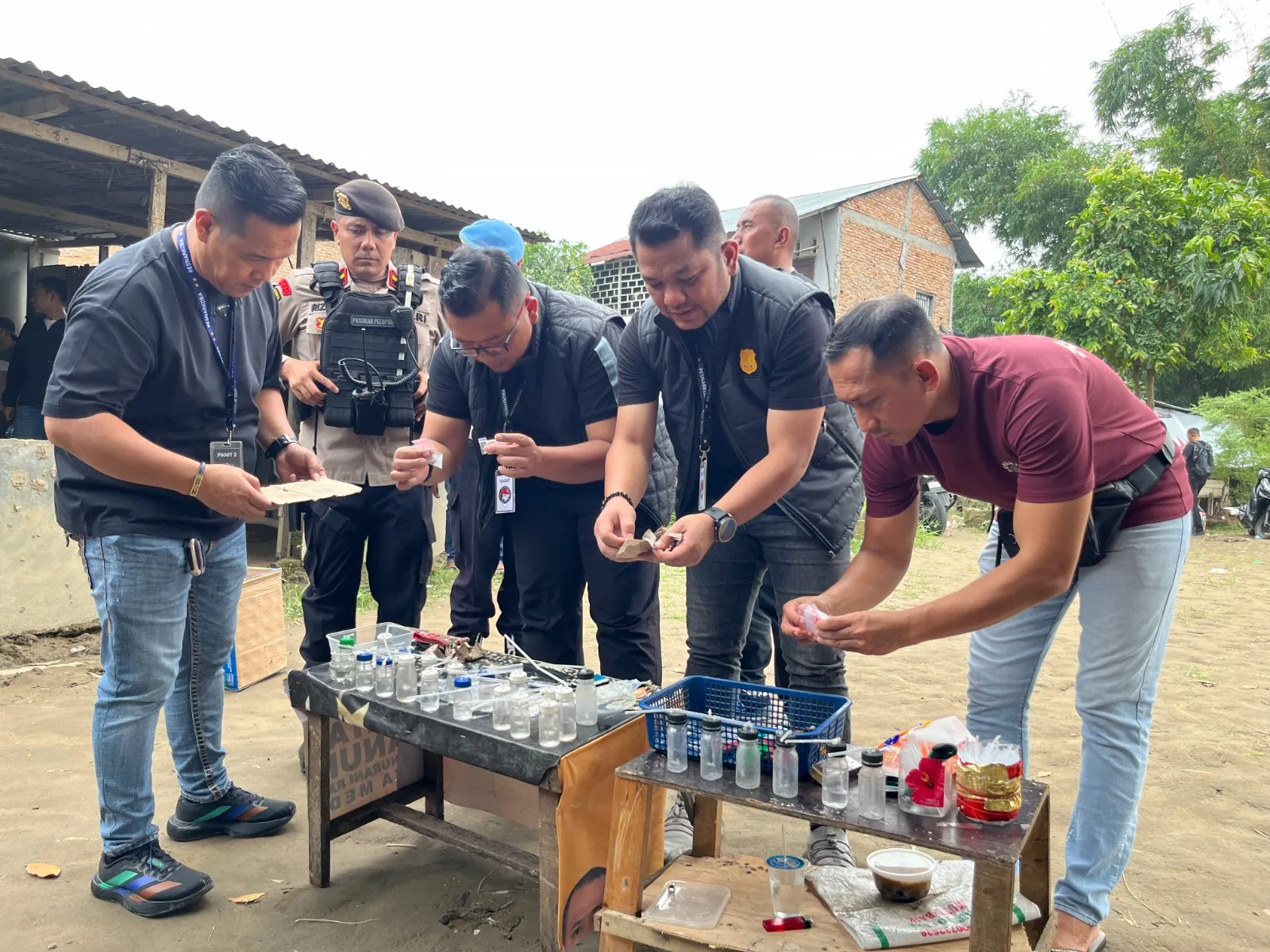 Sarang Narkoba Gang Pantai Digerebek, 4 Paket Sabu dan 7 Paket Ganja Disita