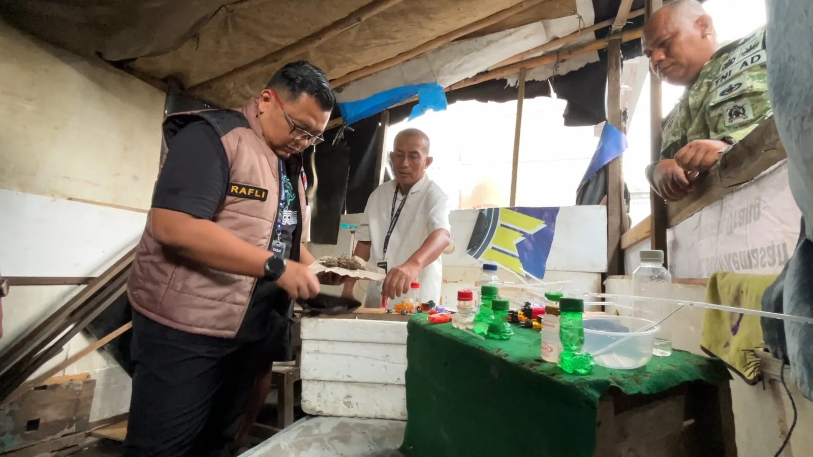 Sarang Narkoba Gang Nasional Digerebek, Pengedar Diringkus, Barak Narkoba Dibumihanguskan