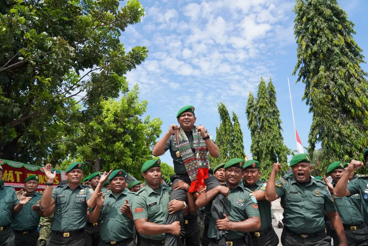 Dipanggul Prajurit Korem Lilawangsa, Momen Haru Perpisahan Brigjen Ali Imran