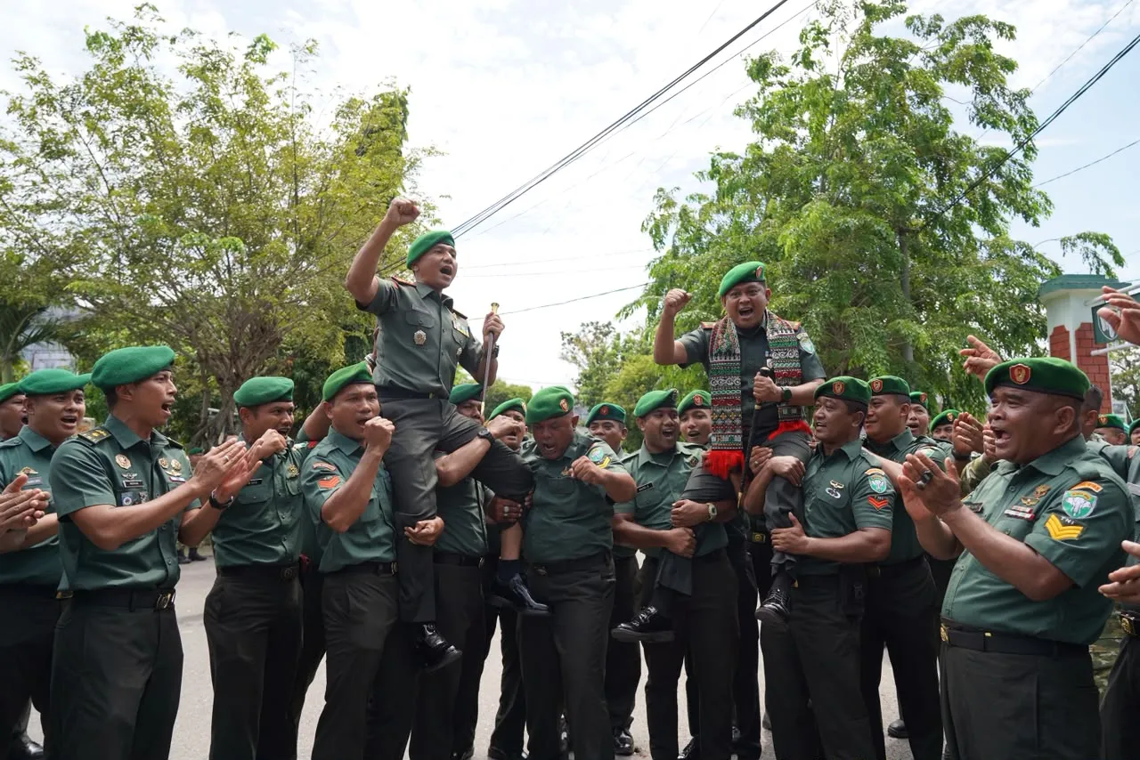 Dipanggul Prajurit Korem Lilawangsa, Momen Haru Perpisahan Brigjen Ali Imran