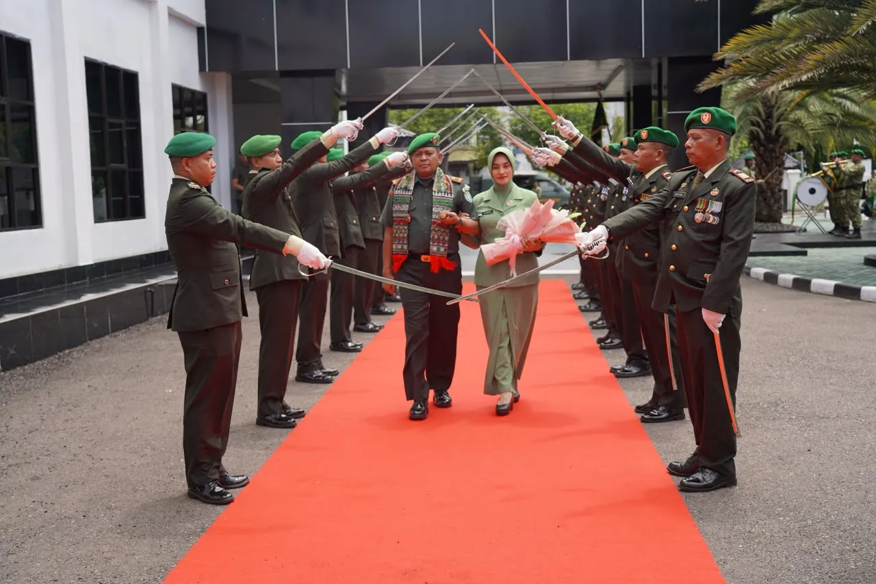 Dipanggul Prajurit Korem Lilawangsa, Momen Haru Perpisahan Brigjen Ali Imran