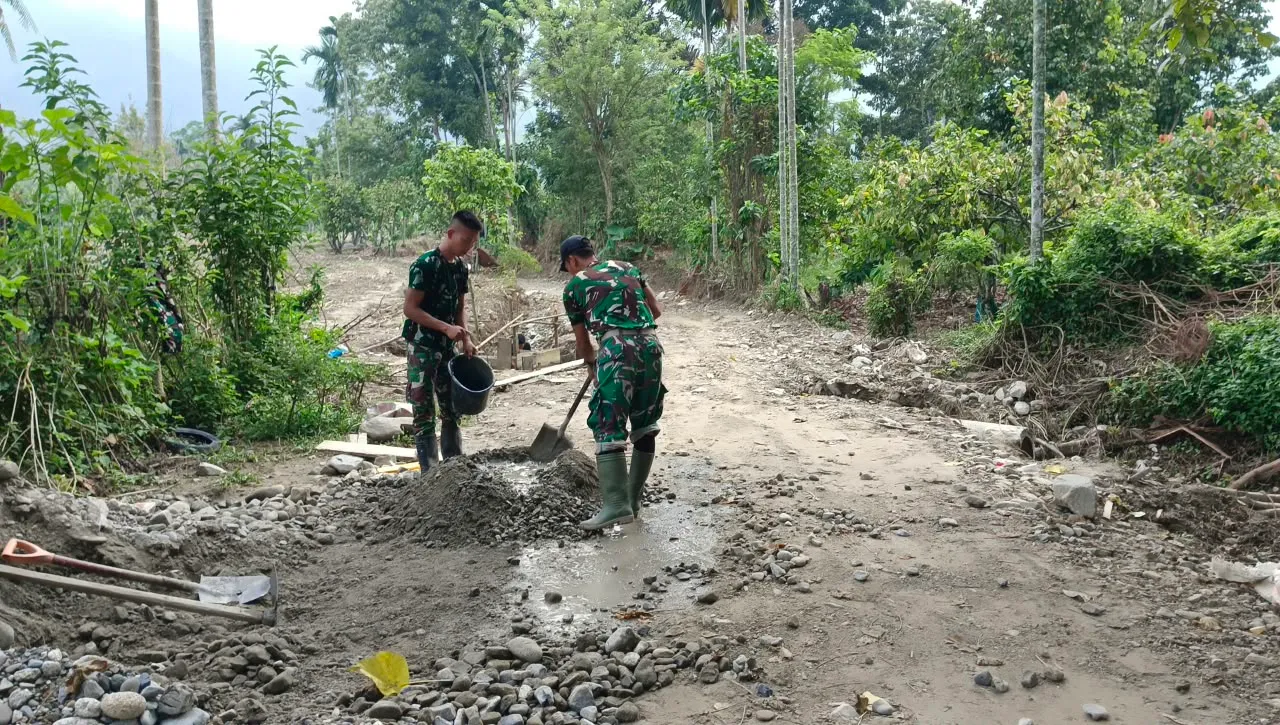 Kejar Target, Satgas TMMD Pacu Pembuatan Kuping Gorong
