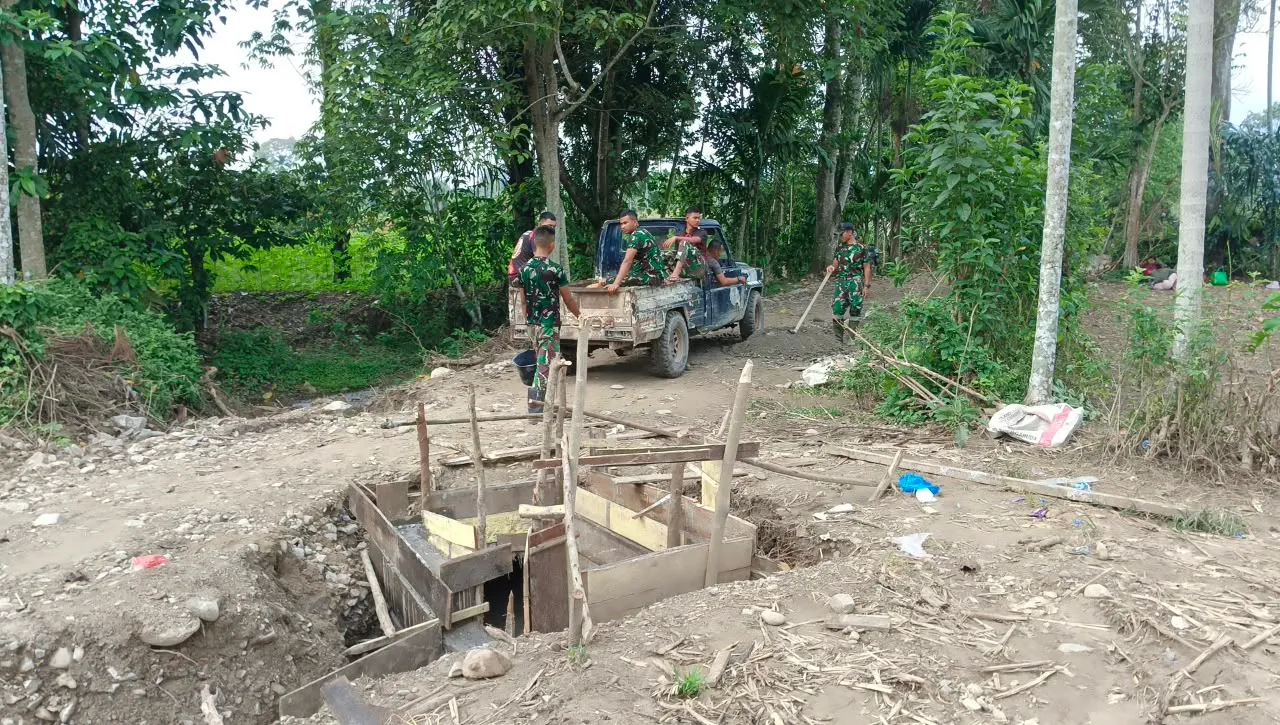 Kejar Target, Satgas TMMD Pacu Pembuatan Kuping Gorong
