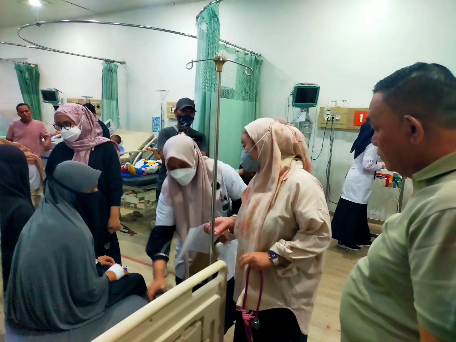 Puluhan Santri Korban Keracunan Dirujuk Ke RS Haji Medan