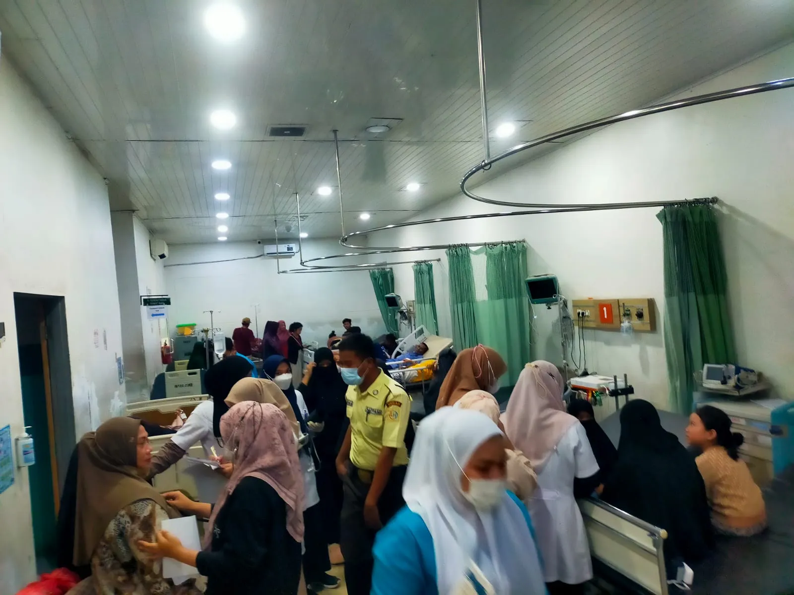 Puluhan Santri Korban Keracunan Dirujuk Ke RS Haji Medan