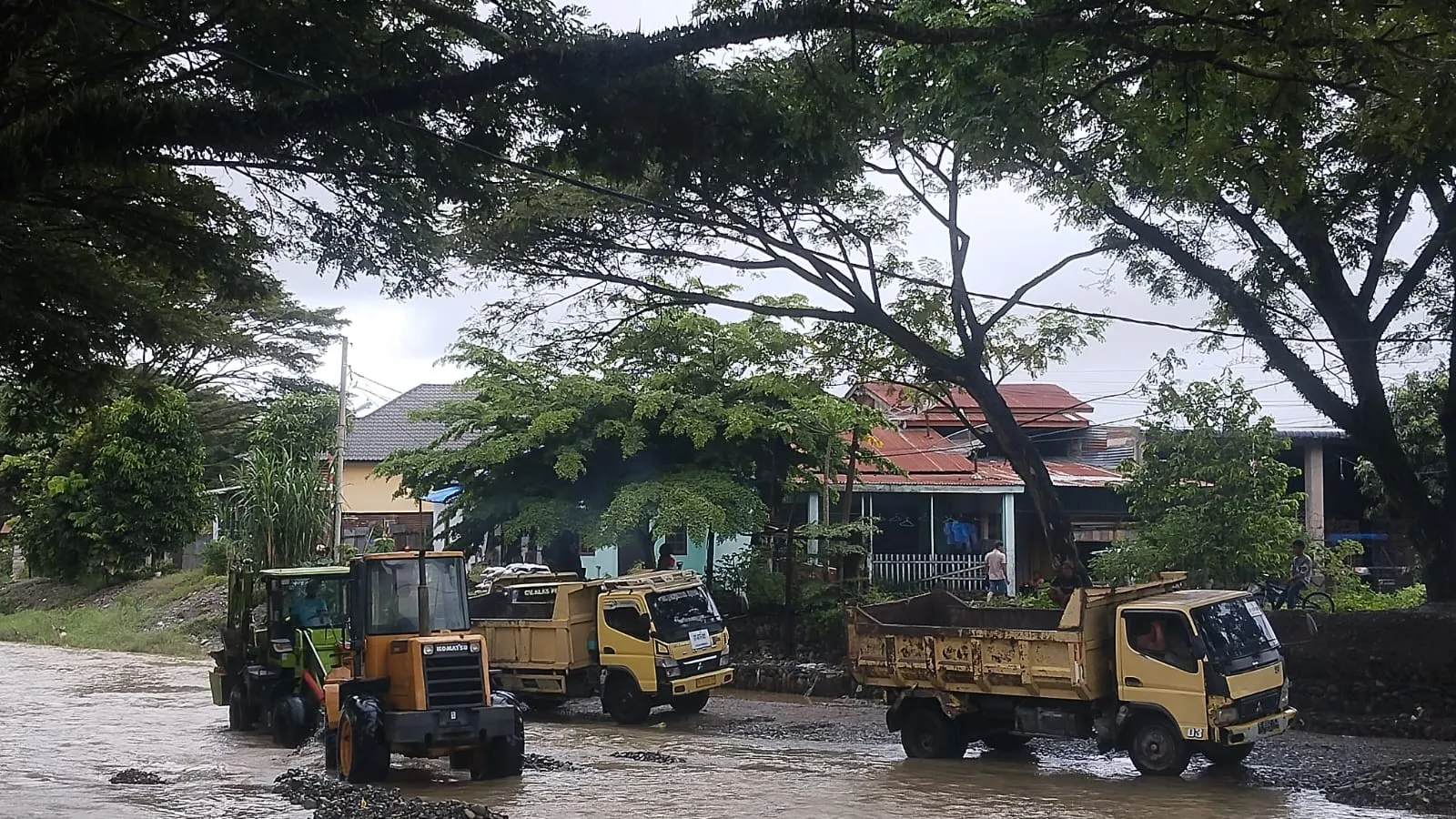 Cek Sungai hingga Pasar Becek, Bupati Agara Minta PUPR Segera Bertindak