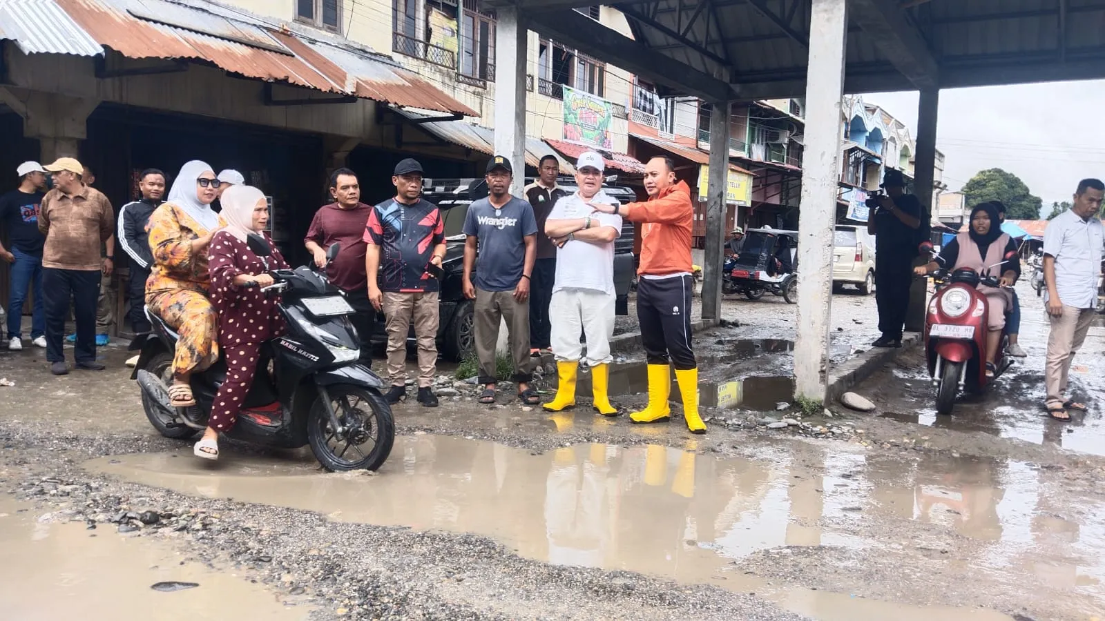 Cek Sungai hingga Pasar Becek, Bupati Agara Minta PUPR Segera Bertindak