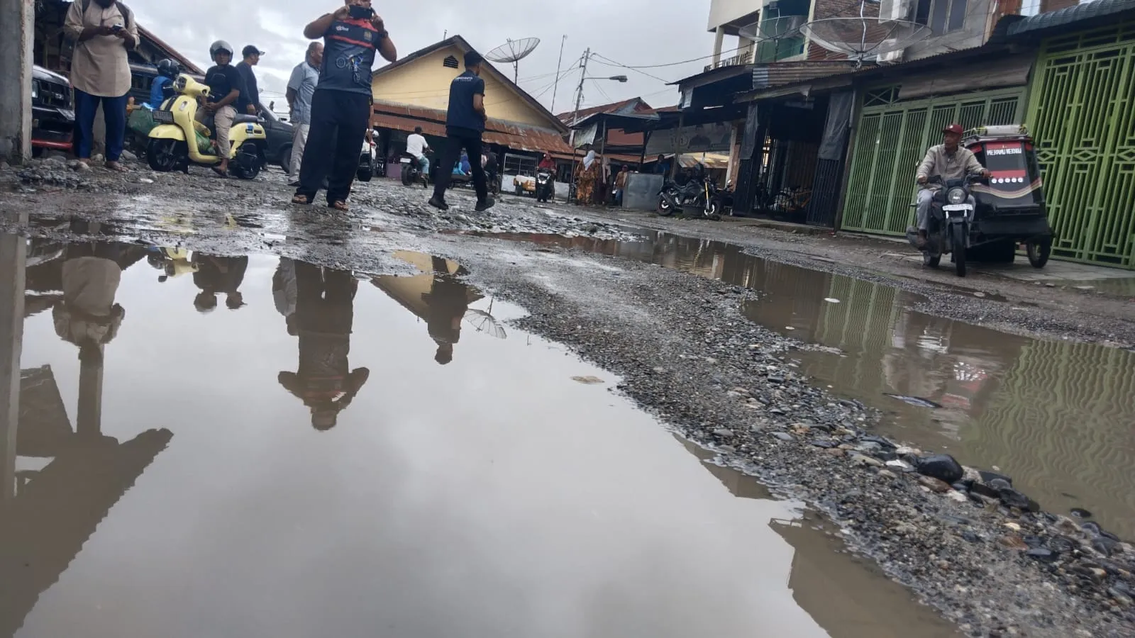 Cek Sungai hingga Pasar Becek, Bupati Agara Minta PUPR Segera Bertindak