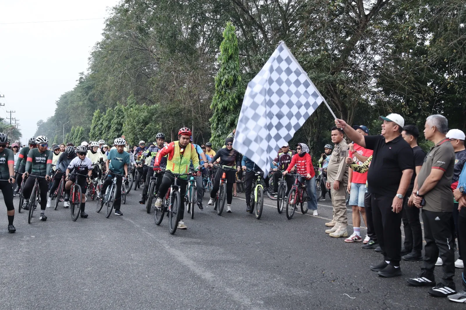 Bupati dan Ketua DPRD Asahan Lepas 420 Peserta Gowes Taruna Asahan Cycle