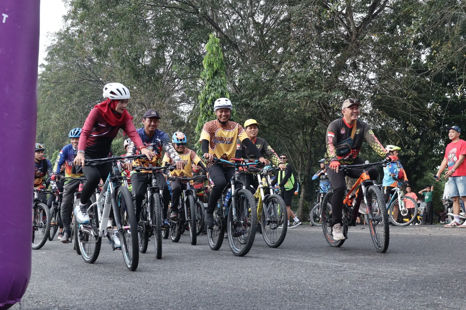 Bupati dan Ketua DPRD Asahan Lepas 420 Peserta Gowes Taruna Asahan Cycle