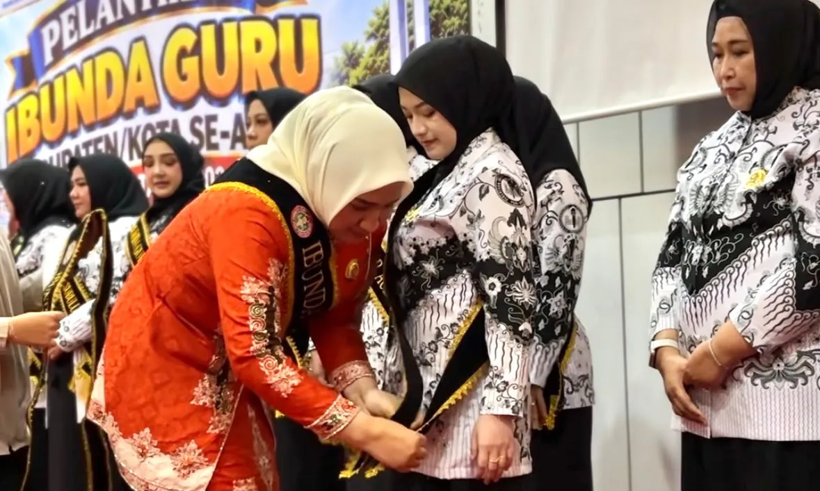 Nuri Farisal Dilantik sebagai Ibunda Guru Kab/Kota Se Aceh