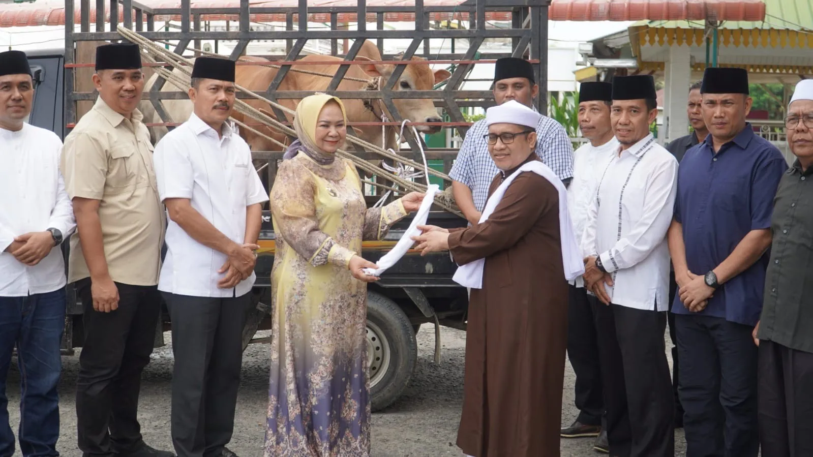 Plt. Bupati Tiorita Serahkan Bantuan Haul ke-103, Titip Doa untuk Keberkahan Langkat