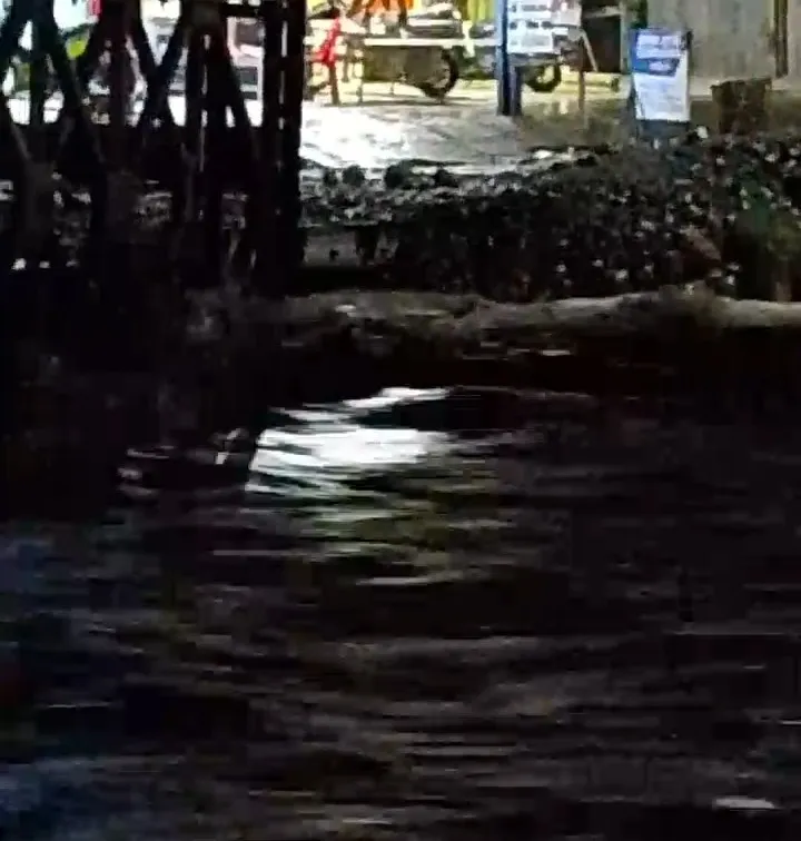 Banjir Rendam Kuning I, Akses Jalan Nasional Lumpuh, Warga Cemas di Tengah Malam
